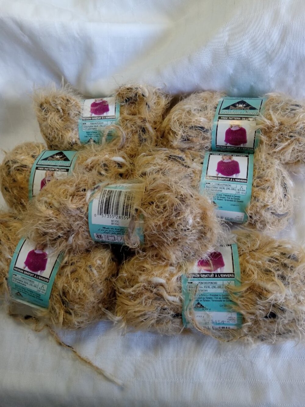 7 X Phentex Fashion Seven Yarn: Feathery Eyelash, beige and black